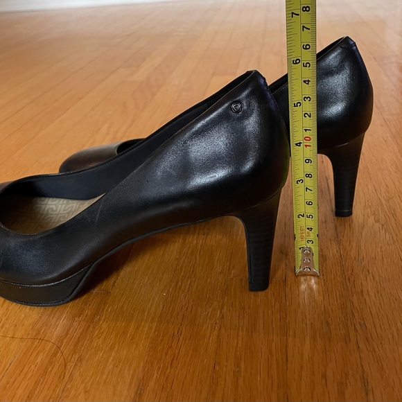 Rockport Black Leather Heel.  Size 9. Round toe. - Picture 12 of 12